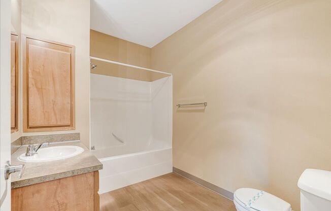 2 beds, 2 baths, 1,005 sqft, $1,400, Unit 5945-201