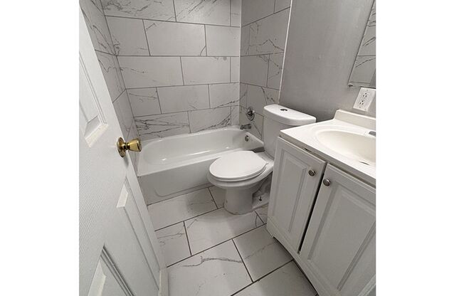 1 bed, 1 bath, 560 sqft, $825, Unit 720-10