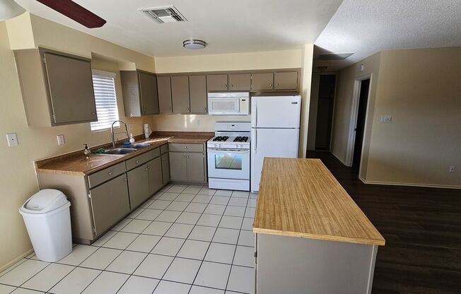 2 beds, 1 bath, $1,550