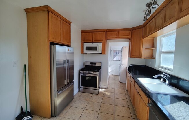 2 beds, 1 bath, 1,100 sqft, $3,950