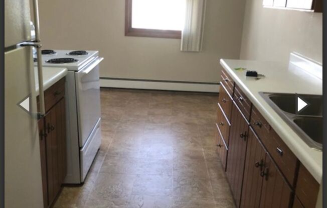 2 beds, 1 bath, 1,500 sqft, $1,000, Unit Unit 4