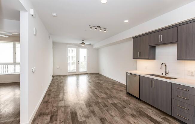 1 bed, 1 bath, 748 sqft, $3,099