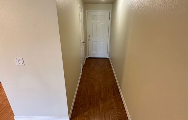 2 beds, 1 bath, 850 sqft, $1,600, Unit 34