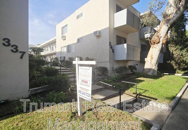 345 E TUJUNGA AVE