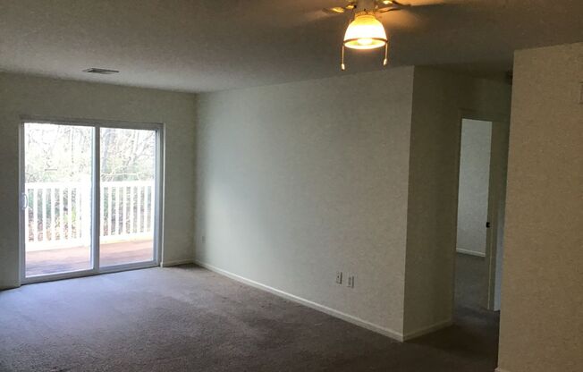 2 beds, 1 bath, 1,008 sqft, $1,600