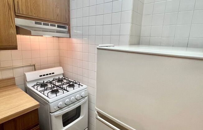 Studio, 1 bath, 300 sqft, $1,405, Unit 644-302