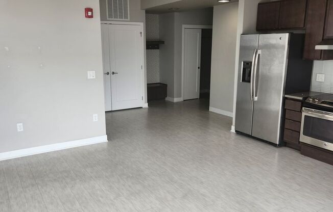 Studio, 1 bath, 460 sqft, $1,070, Unit 301