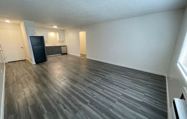 2 beds, 1 bath, 760 sqft, $1,100, Unit 12