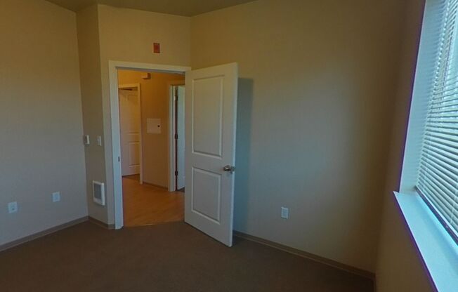 3 beds, 2 baths, 967 sqft, $2,400, Unit 403