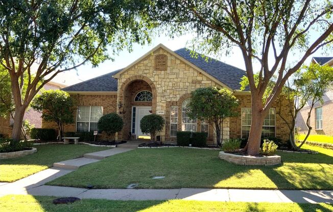 Beautiful 4 bedroom home ready for new tenants. Great for entertaining with a party pool and a cover patio.