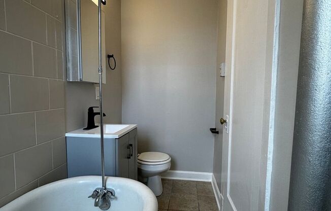 Studio, 1 bath, 300 sqft, $1,145, Unit #205