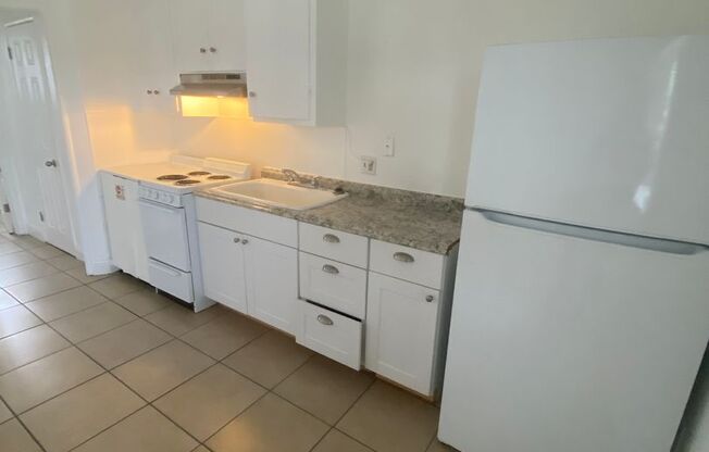 1 bed, 1 bath, 730 sqft, $975, Unit Apt J