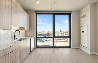 4614 N BROADWAY AVE