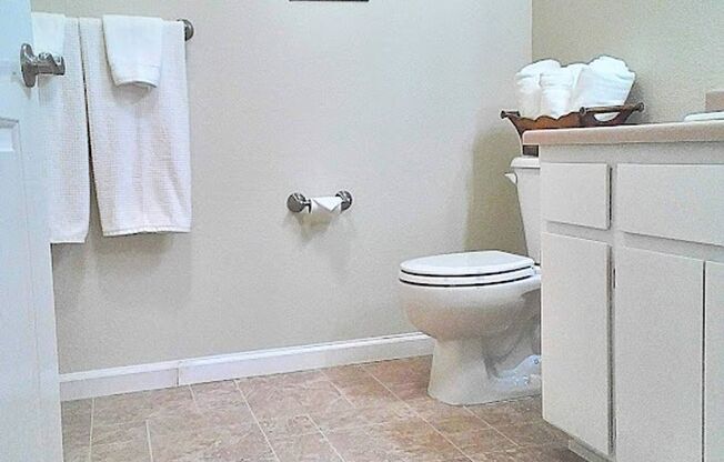 1 bed, 1 bath, 650 sqft, $1,295, Unit 013