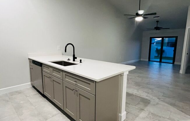 4608-4610 SW 8th Ct