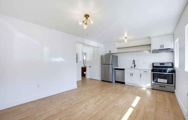 Studio, 1 bath, 400 sqft, $1,550, Unit 1725 #2
