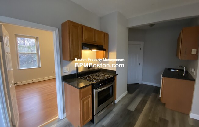 3 beds, 1 bath, 1,250 sqft, $3,300, Unit 2L