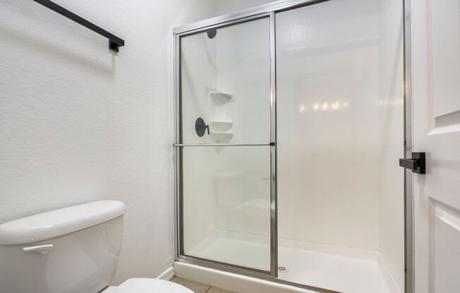 3 beds, 2 baths, 1,352 sqft, $1,795, Unit 215