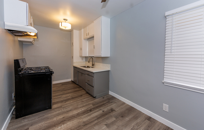Move In Special $750 Off First Month's Rent - Beautiful 1 bedroom 1 bath apartment centrally located in Long Beach!