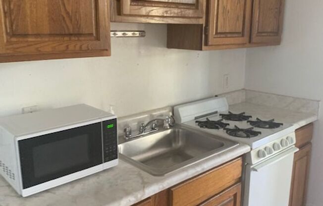 1 bed, 1 bath, $1,250, Unit # #A