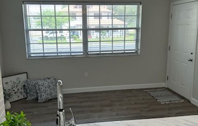 Studio, 1 bath, 352 sqft, $1,099, Unit 401