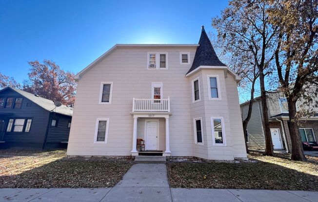 1017 Laramie
