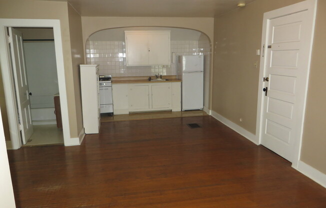 Studio, 1 bath, 315 sqft, $655, Unit 6