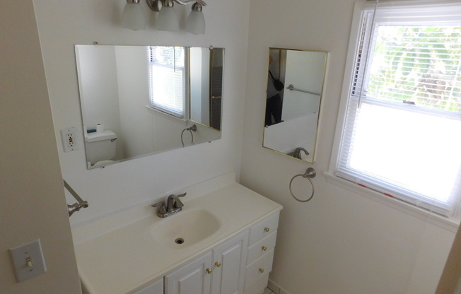GORGEOUS 4BED/2BTH SINGLE FAMILY HOME IN QUIET AREA OF GRANADA HILLS