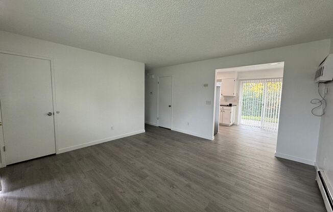 2 beds, 1 bath, $1,250, Unit 7