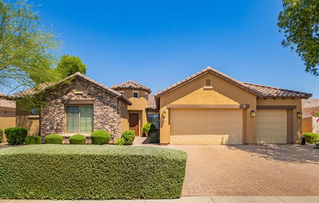 Spacious 4 bedroom home in Goodyear!