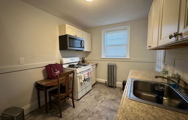 Studio, 1 bath, $1,800, Unit 8 Brooks Park #25