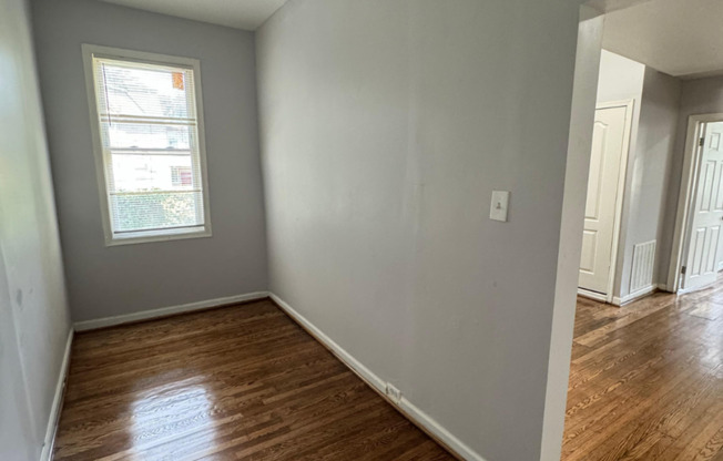 1 bed, 1 bath, $1,150, Unit 3508 Clifton Ave Unit B2