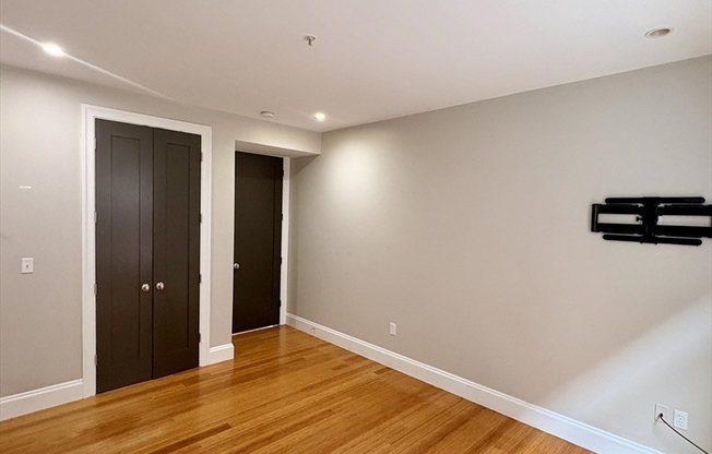 2 beds, 2 baths, 1,284 sqft, $3,850, Unit 4
