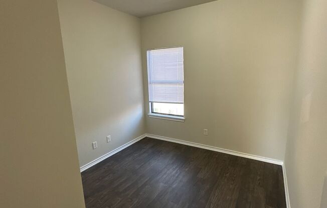 3 beds, 2 baths, 1,100 sqft, $1,425, Unit 8130