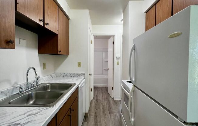 1 bed, 1 bath, $925, Unit H