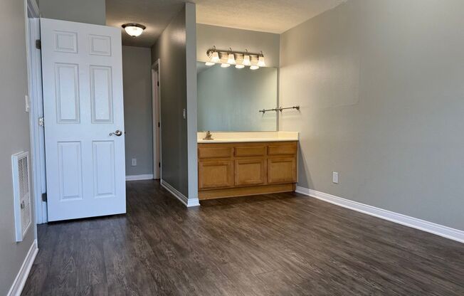 2 beds, 2 baths, 950 sqft, $2,860, Unit 1551O