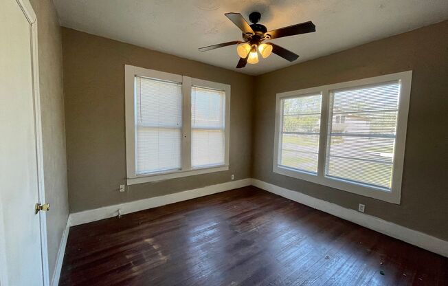 3 beds, 1 bath, $1,025