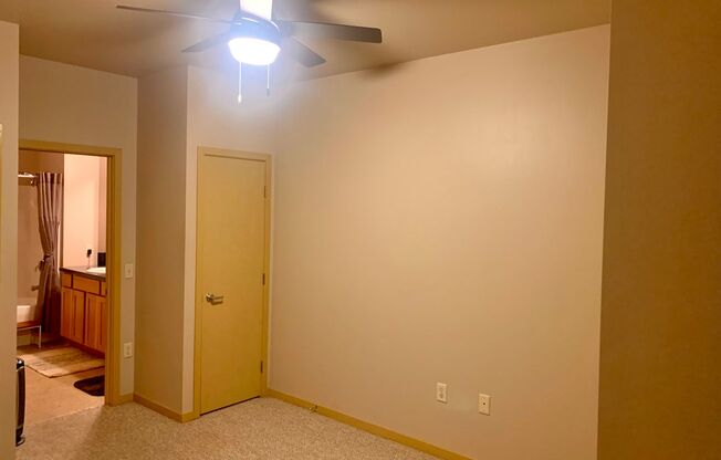 2 beds, 2 baths, 926 sqft, $1,575, Unit 306