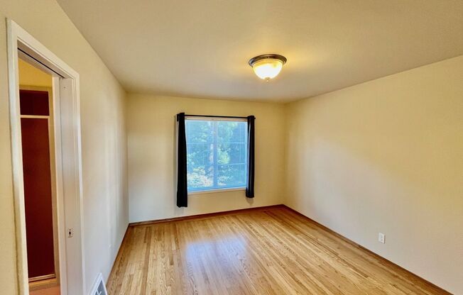 2 beds, 1 bath, $4,150