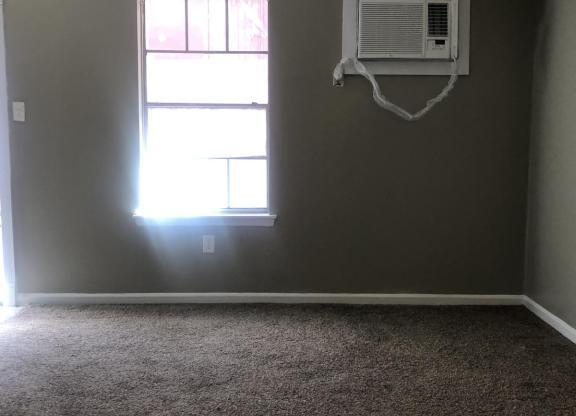 1 bed, 1 bath, 700 sqft, $550