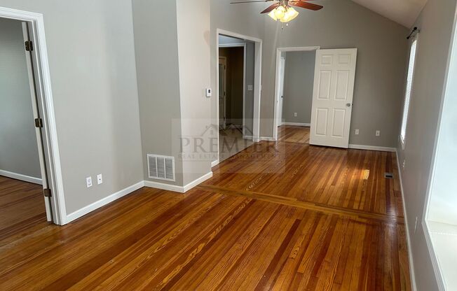 West Port/Plaza area Home! 2 bedroom/ 1 bath Rent $1550 4621 Terrace St, Kansas City, MO 64112