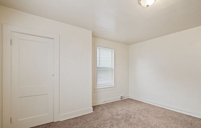 3 beds, 1 bath, $1,250