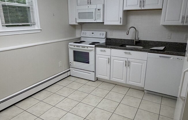 1 bed, 1 bath, 650 sqft, $1,900, Unit B1