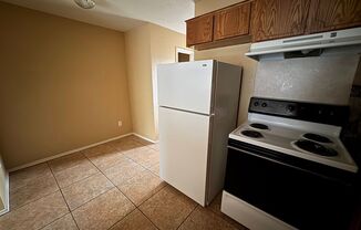 2 beds, 1.5 baths, 992 sqft, $850, Unit Unit B