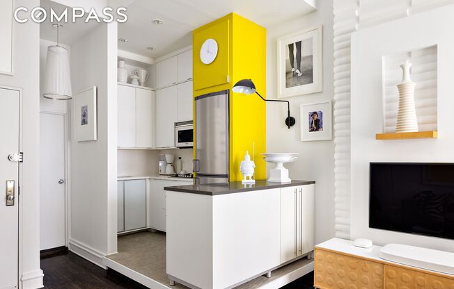 258 W 93 ST