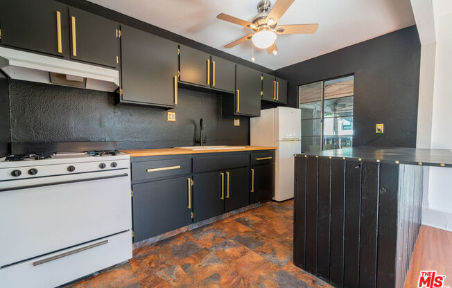 1 bed, 1.5 baths, 700 sqft, $2,625, Unit 23G