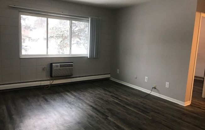 1 bed, 1 bath, 600 sqft, $999, Unit 34