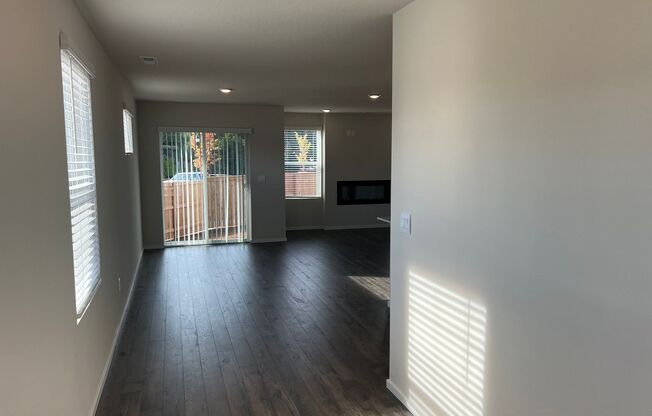 LIKE NEW 4 Bedroom Ridgefield Home on Corner Lot for Rent - 2945 N. 3rd Way