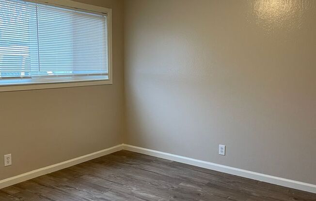 1 bed, 1 bath, $1,700, Unit T13