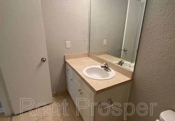 1 bed, 1 bath, 759 sqft, $1,075